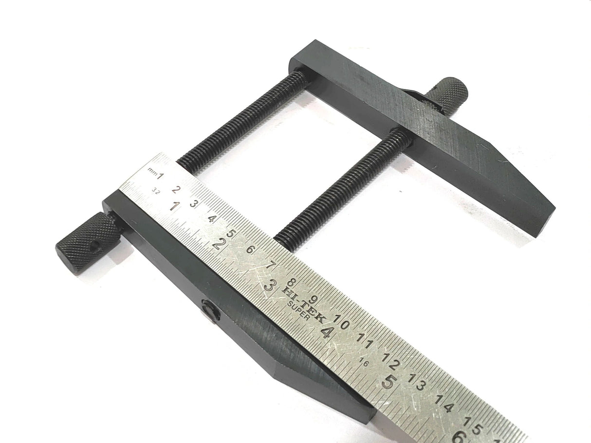Parallel clamp measuring with ruler