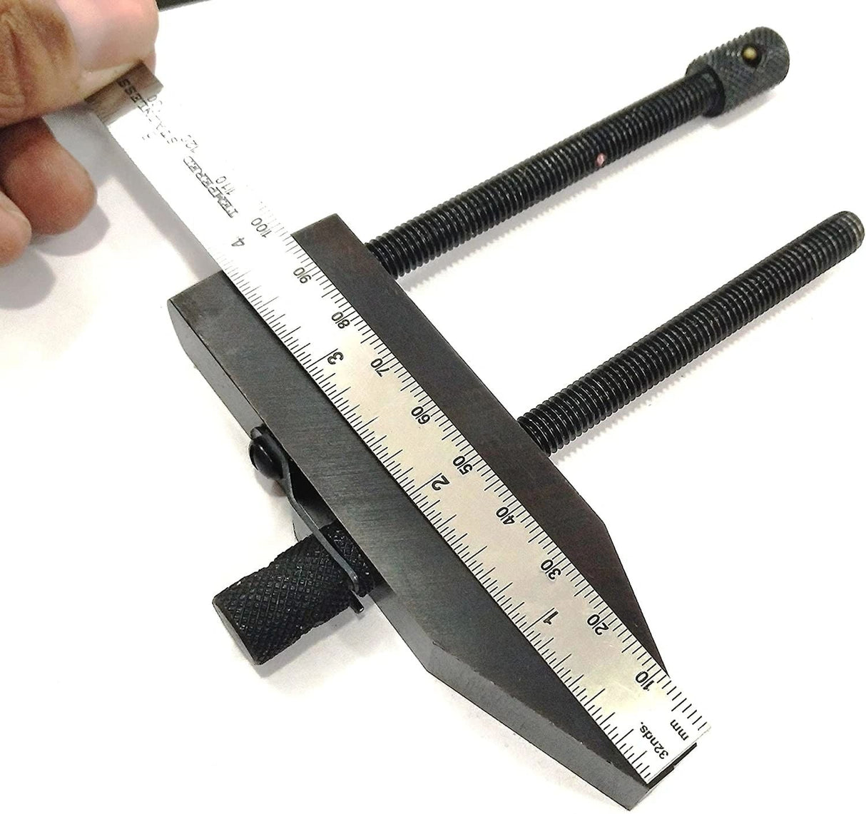 Parallel clamp measuring with ruler