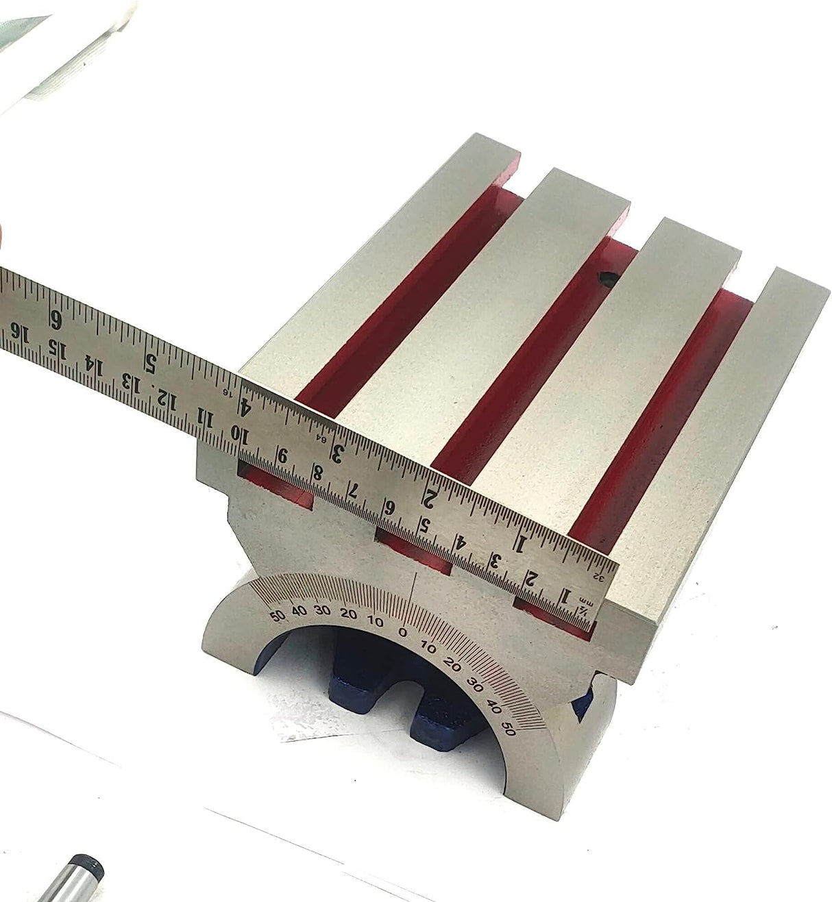 Measuring a tilting machine table