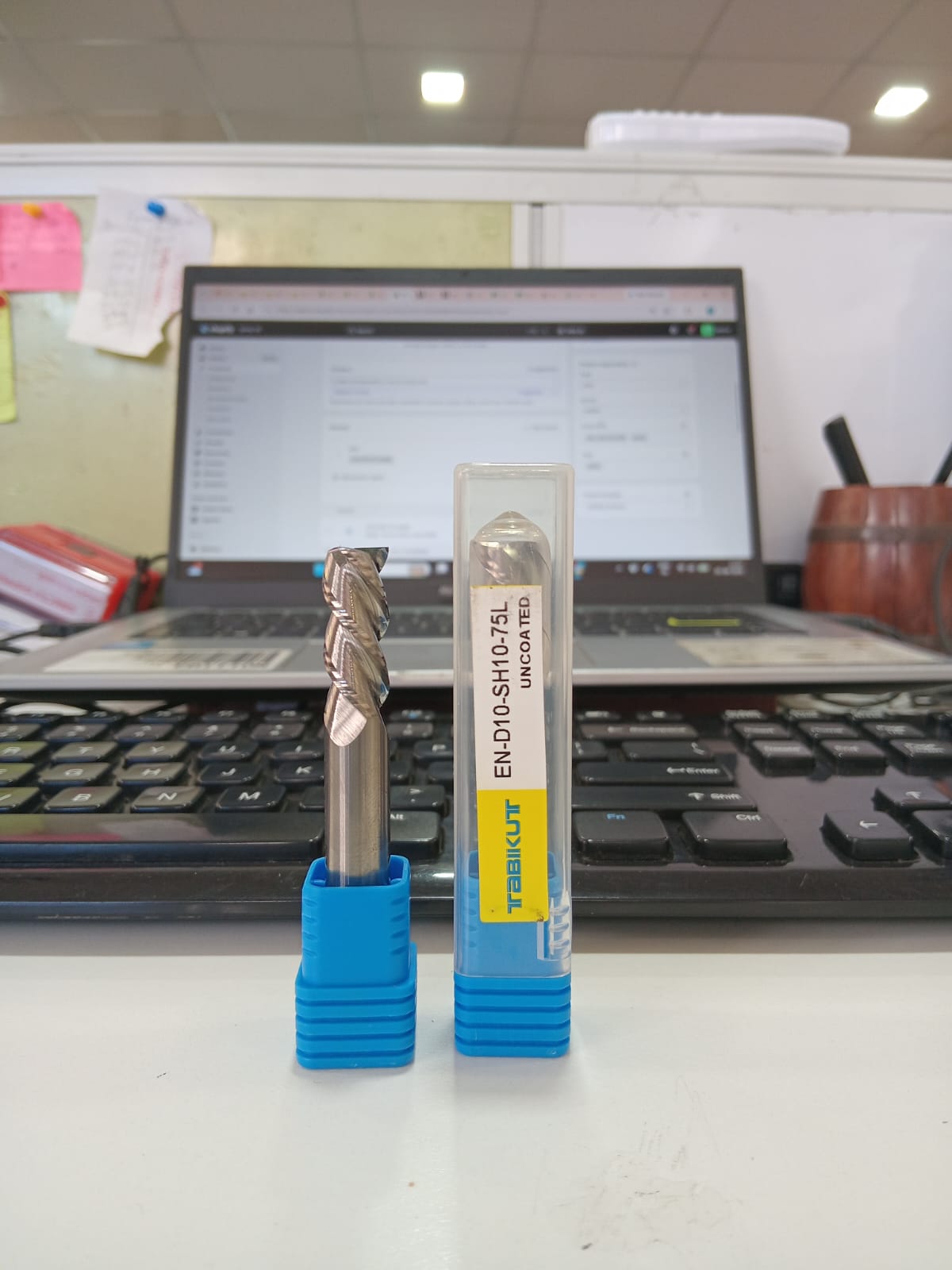 Carbide rotary burr tool with plastic base packaging