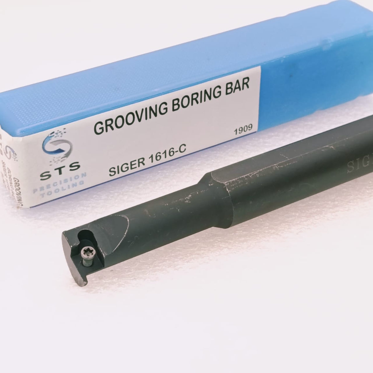Grooving boring bar with packaging