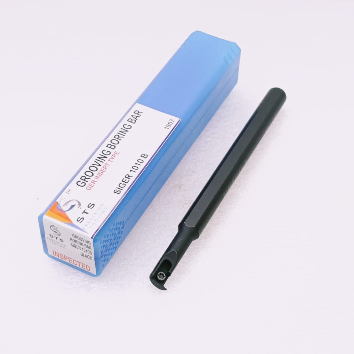 Grooving boring bar with blue packaging