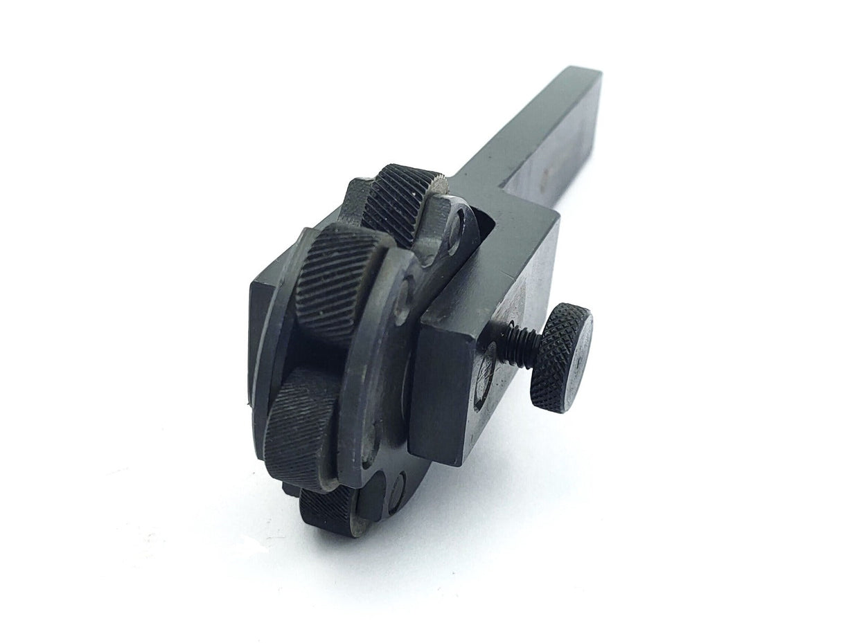 Lathe rotating knurling tool with knurl wheels