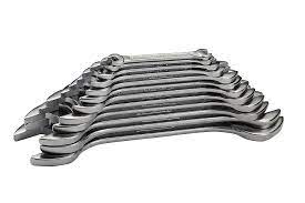 Set of wrenches arranged