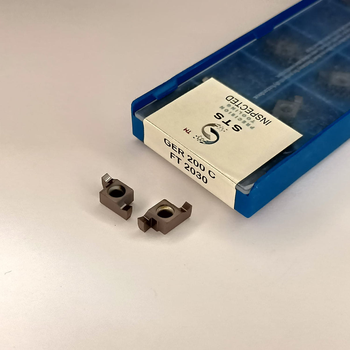 Metal cutting inserts with a blue holder