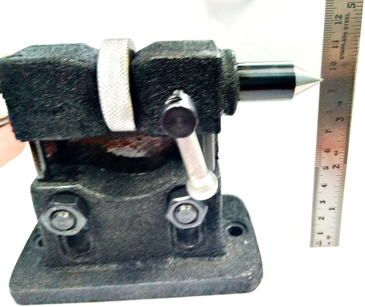 Lathe tailstock with measuring ruler