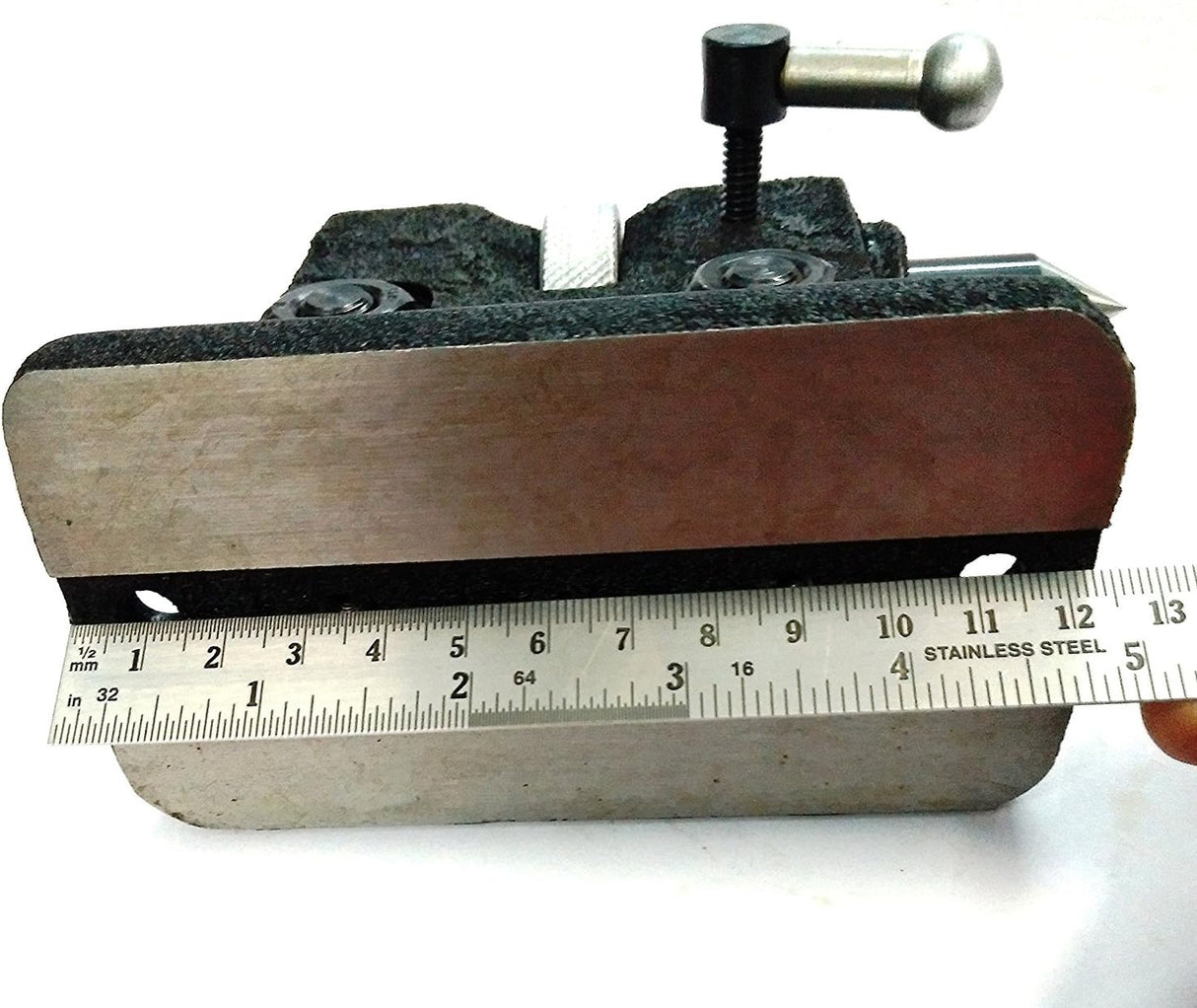 Lathe tailstock measured with ruler