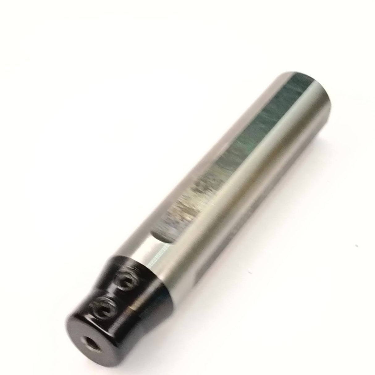 Metallic cylindrical object with a reflective surface