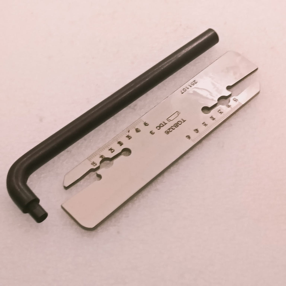 Parting blade with hex key