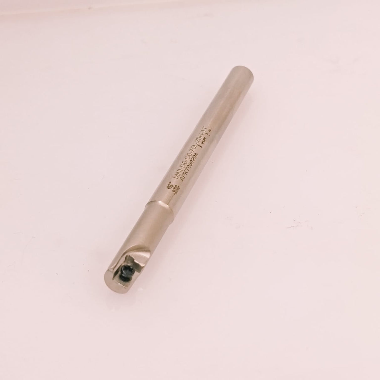 Indexable end mill cutter tool
