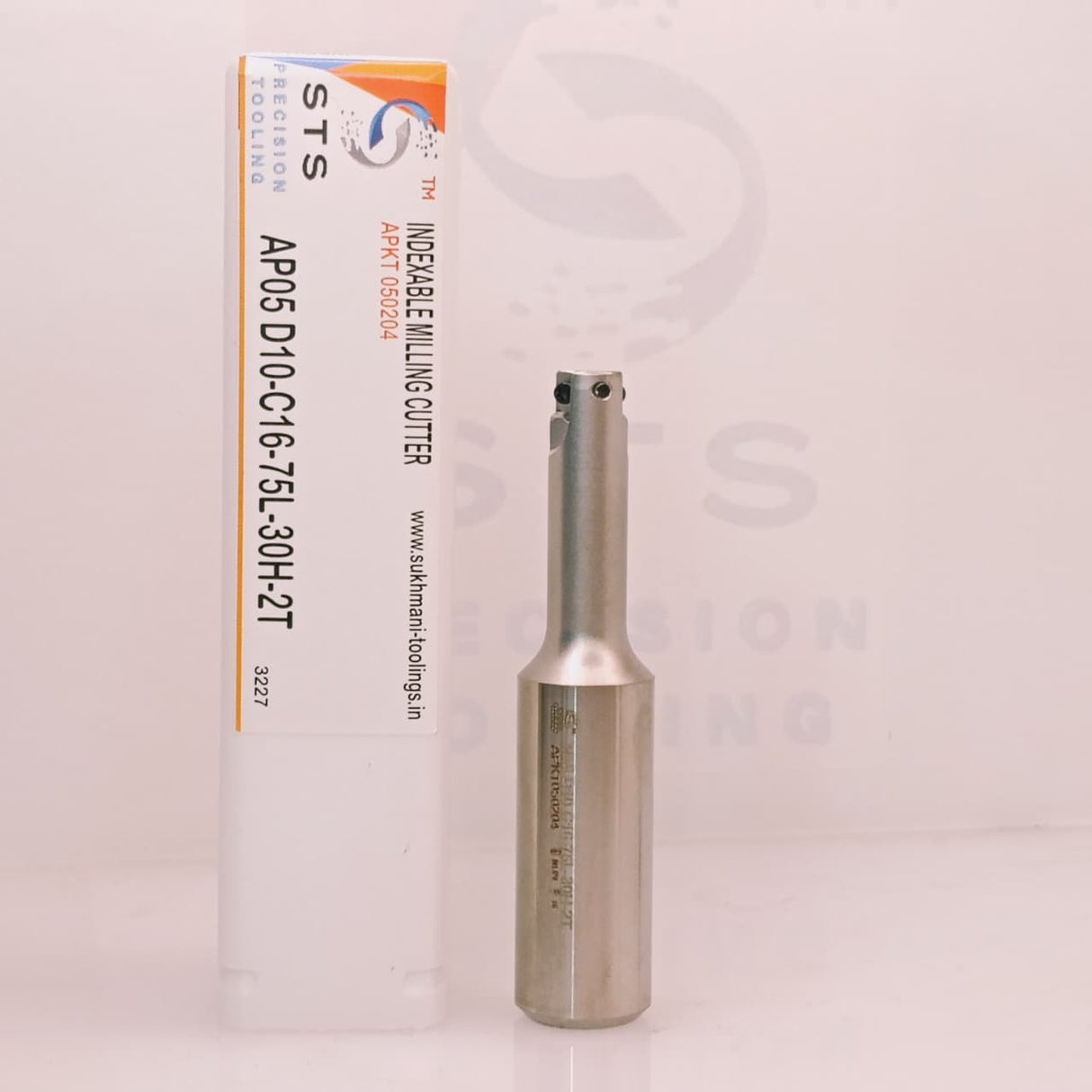 Milling cutter with packaging displaying 'STS'