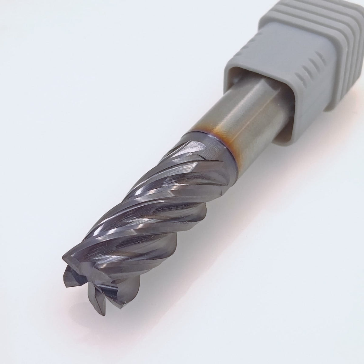 Carbide metal cutting end mill