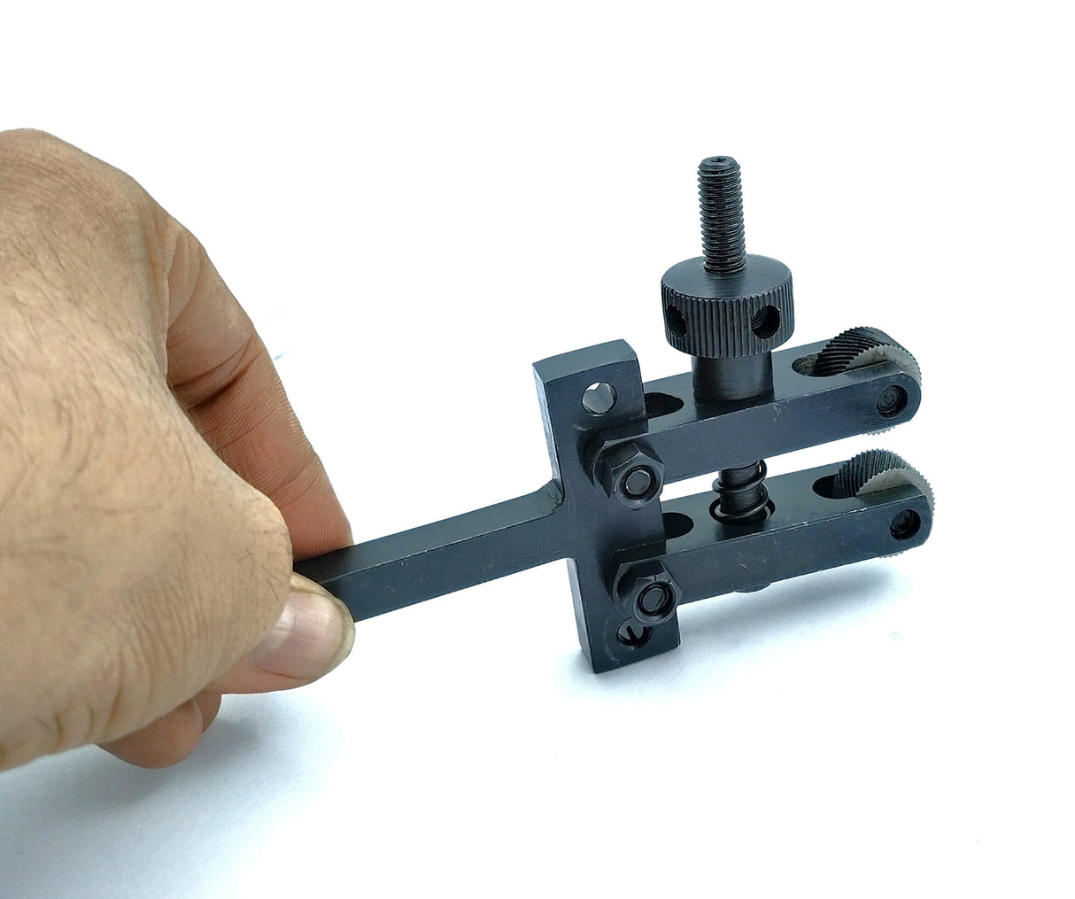 Hand holding a knurling tool