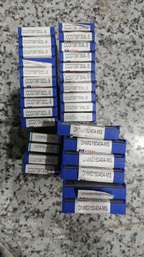 Set of metal cutting inserts 