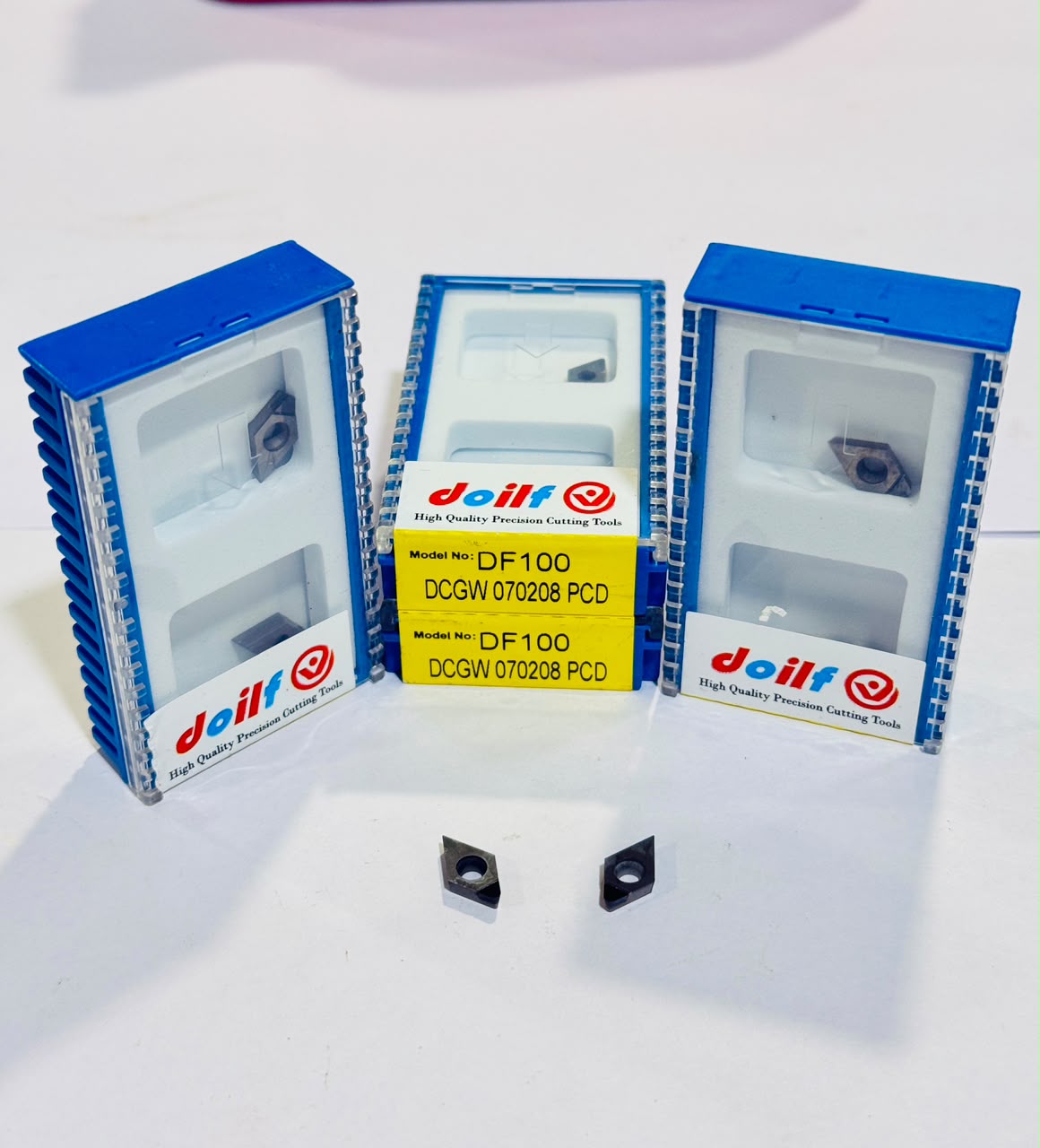 Carbide indexable lathe threading inserts