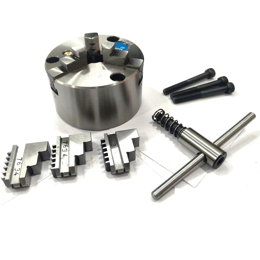 Lathe chuck with three jaws