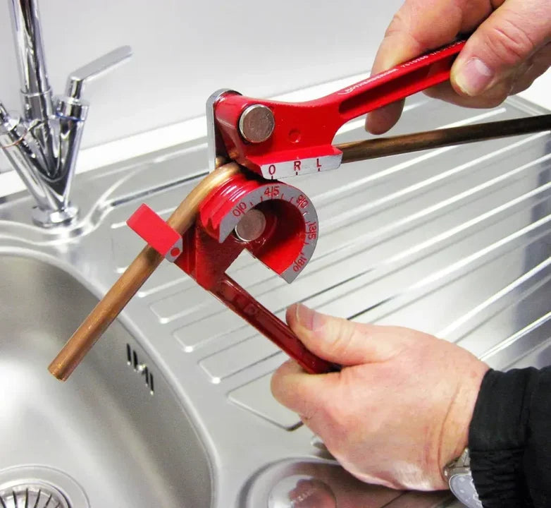 Bending copper pipe with tube bender