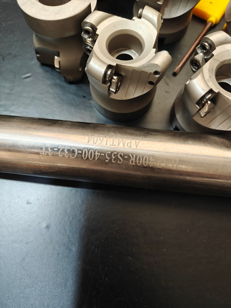 Indexable milling cutter heads