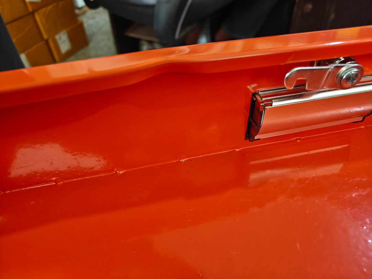 TOOLS TROLLEY BT40 1 DEAL DUE TO DENT ON ABOVE.