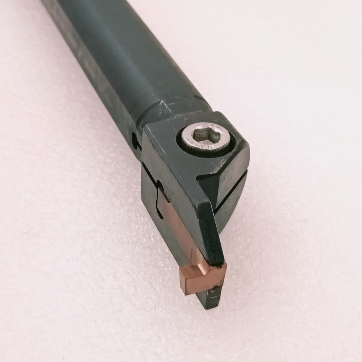 Internal grooving lathe tool holder